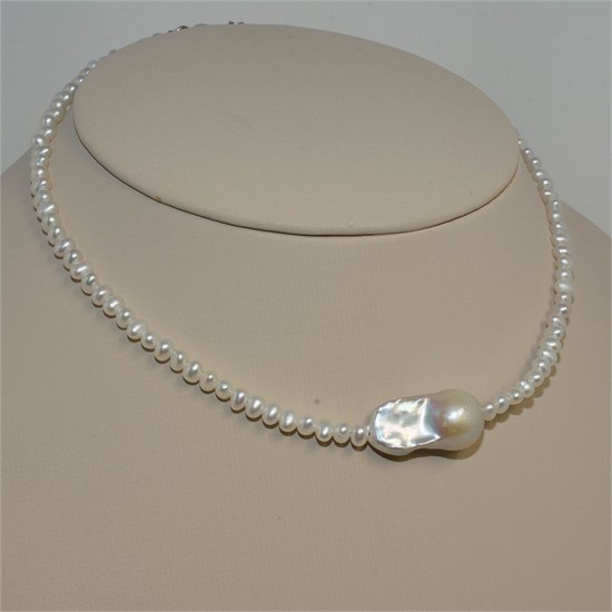 Чокер из натурального жемчуга с большой барочной жемчужиной. 220100273