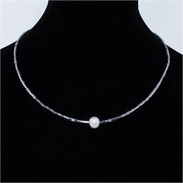 Чокер из гематита с жемчужиной 1959