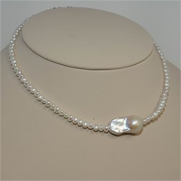 Чокер из натурального жемчуга с большой барочной жемчужиной. 220100273