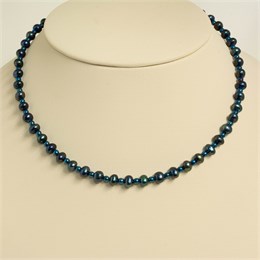 Чокер из черного жемчуга 1972