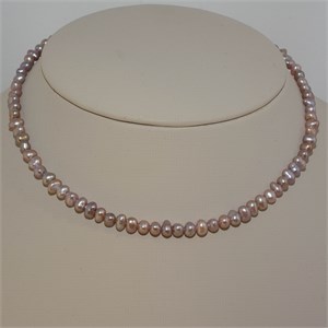 Чокер из серебристо-розового жемчуга 2019